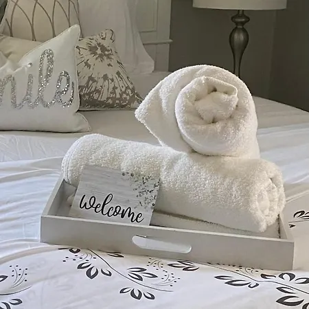 Cozy, Upstairs Apartment Pets Welcome With Fee Family Friendly Close To Everything Cleveland Esterno foto