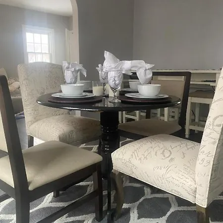 Cozy, Upstairs Apartment Pets Welcome With Fee Family Friendly Close To Everything Cleveland Esterno foto