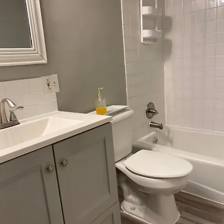 Cozy, Upstairs Apartment Pets Welcome With Fee Family Friendly Close To Everything Cleveland Esterno foto