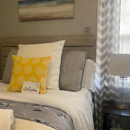 Cozy, Upstairs Apartment Pets Welcome With Fee Family Friendly Close To Everything Cleveland Esterno foto