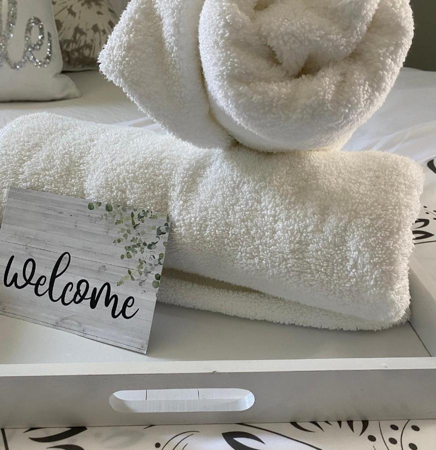 Cozy, Upstairs Pets Welcome With Fee Family Friendly Close To Everything Appartement Cleveland