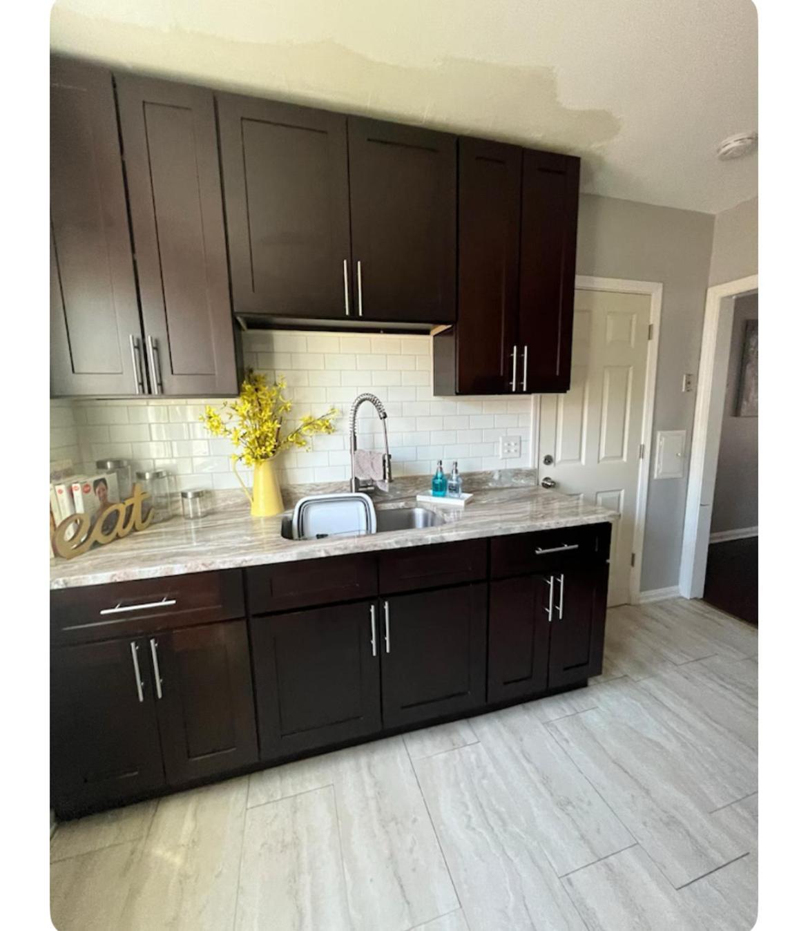 Cozy, Upstairs Pets Welcome With Fee Family Friendly Close To Everything Appartement